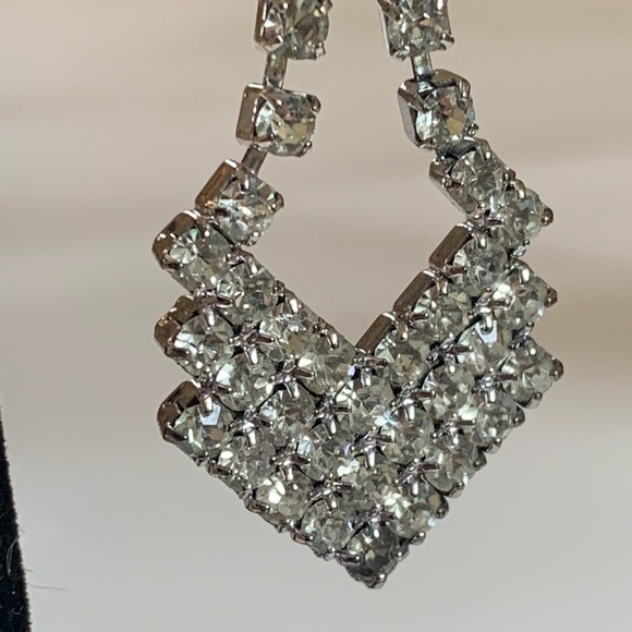 Vintage Clear Crystal Rhinestone Dangle Drop Earrings Clip Ons Runway New Years - Picture 10 of 14